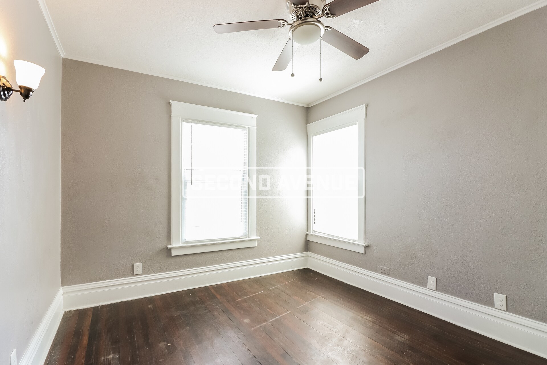 Building Photo - 144 N White Ave