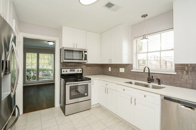 Building Photo - 11610 Cypresswood Dr