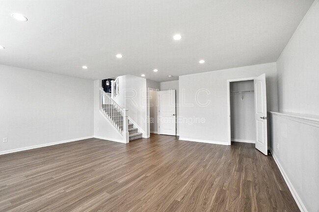 Building Photo - 9211 Tamarack Grove Ln
