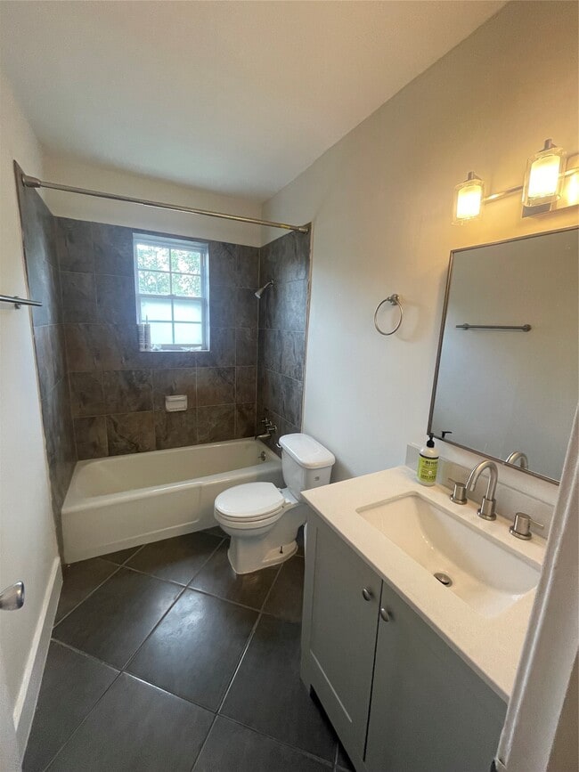 Building Photo - 4011 Ebbtide Dr