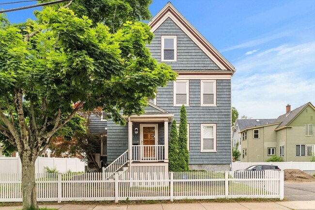 Building Photo - 29 Sylvan St