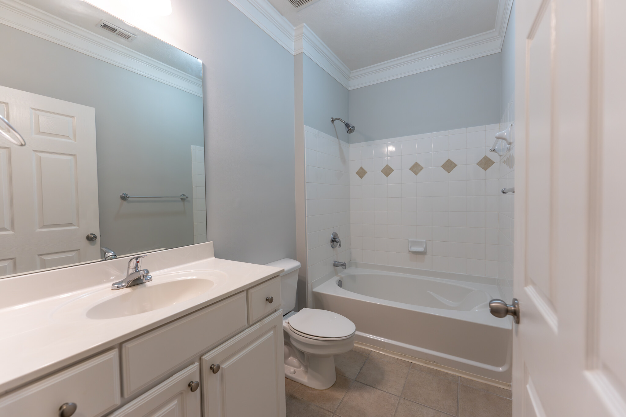 2nd full bathroom - 1133 Westchester Rdg NE