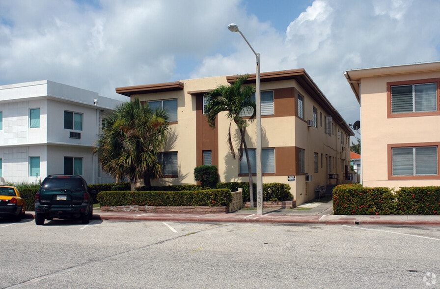 Building Photo - 7821 Byron Ave