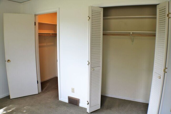 Building Photo - $2,350 | 3 Bedroom, 3 Bathroom House | No ...