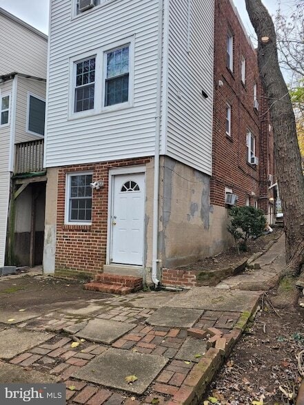 Building Photo - 1559 19th St N