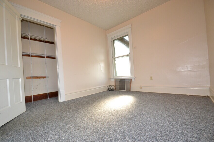 Building Photo - 369 Sherman St