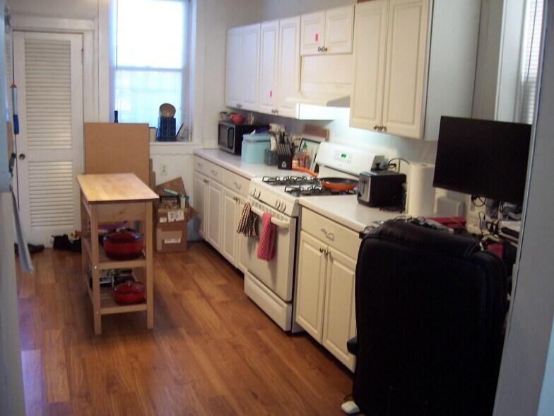 Large kitchen/desk area to right - 1648 W Barry Ave