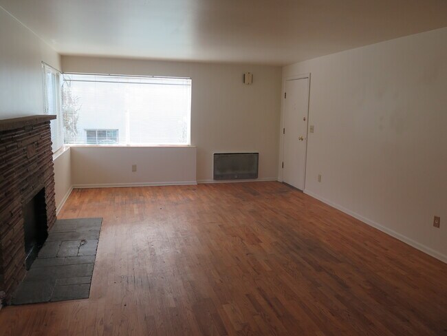 Building Photo - 2272 Gilman Dr W