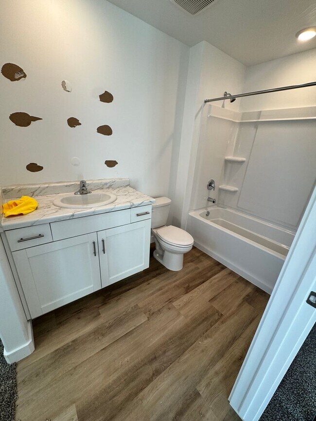 Building Photo - Brand New Long Valley Town home!!