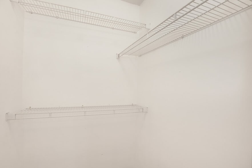 Building Photo - 13100 Briarcliff Terrace