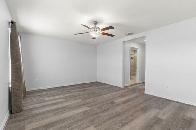 Building Photo - NEWLY UPGRADED Town Home For Rent in Touchstone!