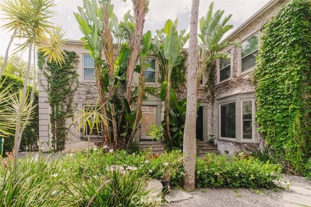 Building Photo - 5962 San Vicente Blvd