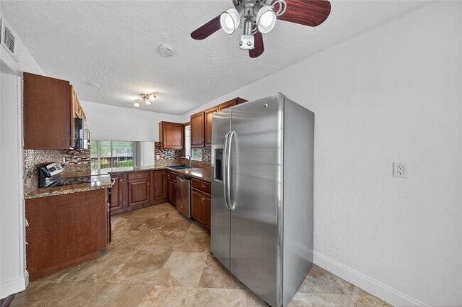 Building Photo - 6070 NW 64th Ave