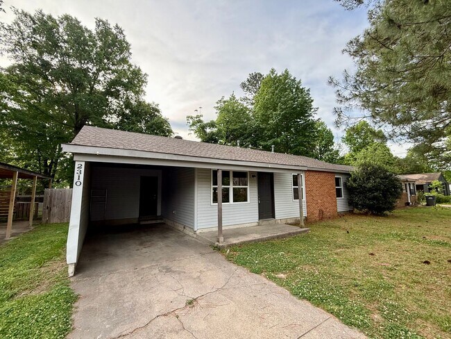 Building Photo - 2310 Fairfield Dr
