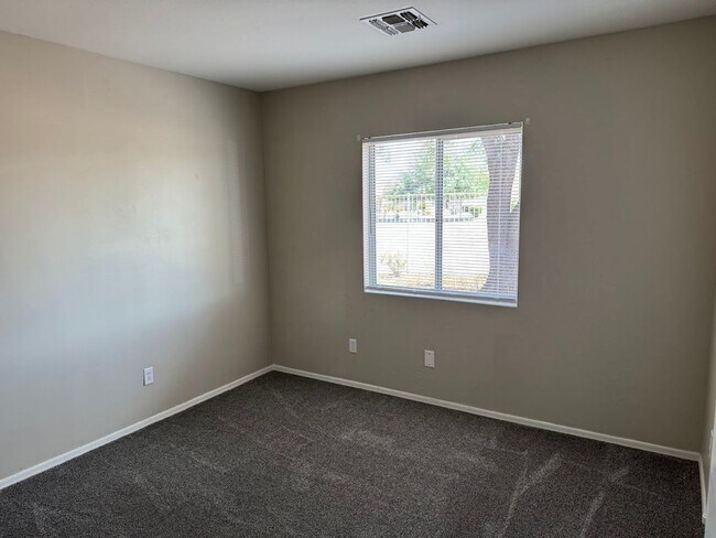 Building Photo - Beautiful Home for Rent in El Mirage!