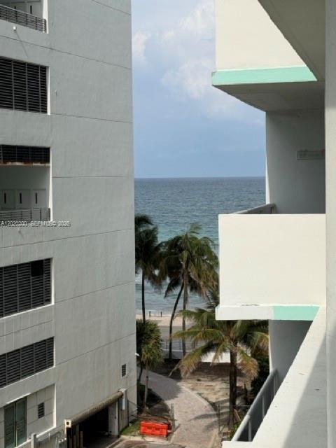 Building Photo - 3725 S Ocean Dr