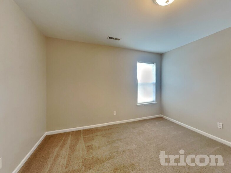 Building Photo - 4493 Paula Dr