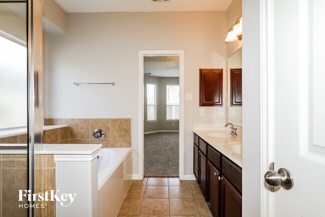 Building Photo - 10047 Arcadian Spgs Ln