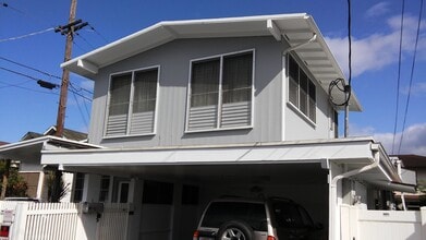 Building Photo - Kalihi Studio