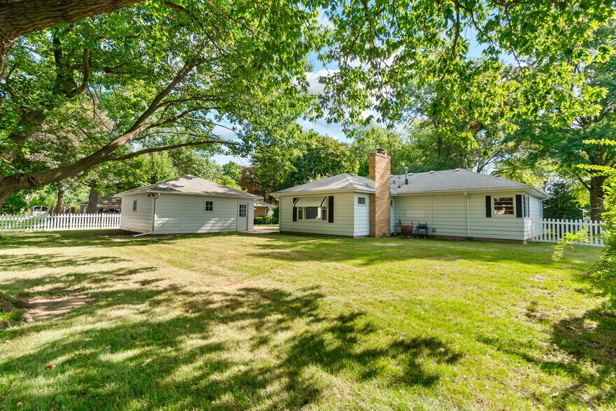 Building Photo - 1238 S Hill Dr