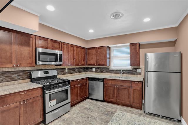 Building Photo - 1842 Hood St