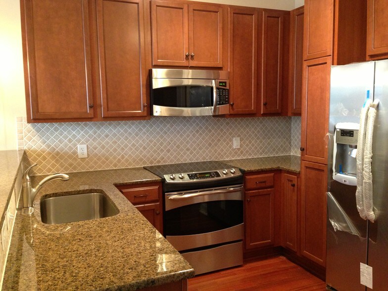 Building Photo - 2810 Selwyn Ave