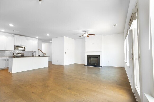 Building Photo - 7095 Gladstone Cir