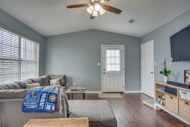 Building Photo - Updated 3BD/2BA Home on Quiet Cul-de-Sac w...