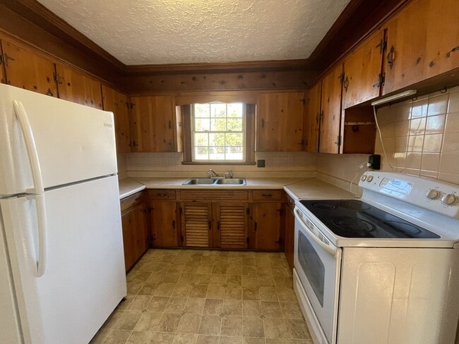 Building Photo - 270 Crescent Ln