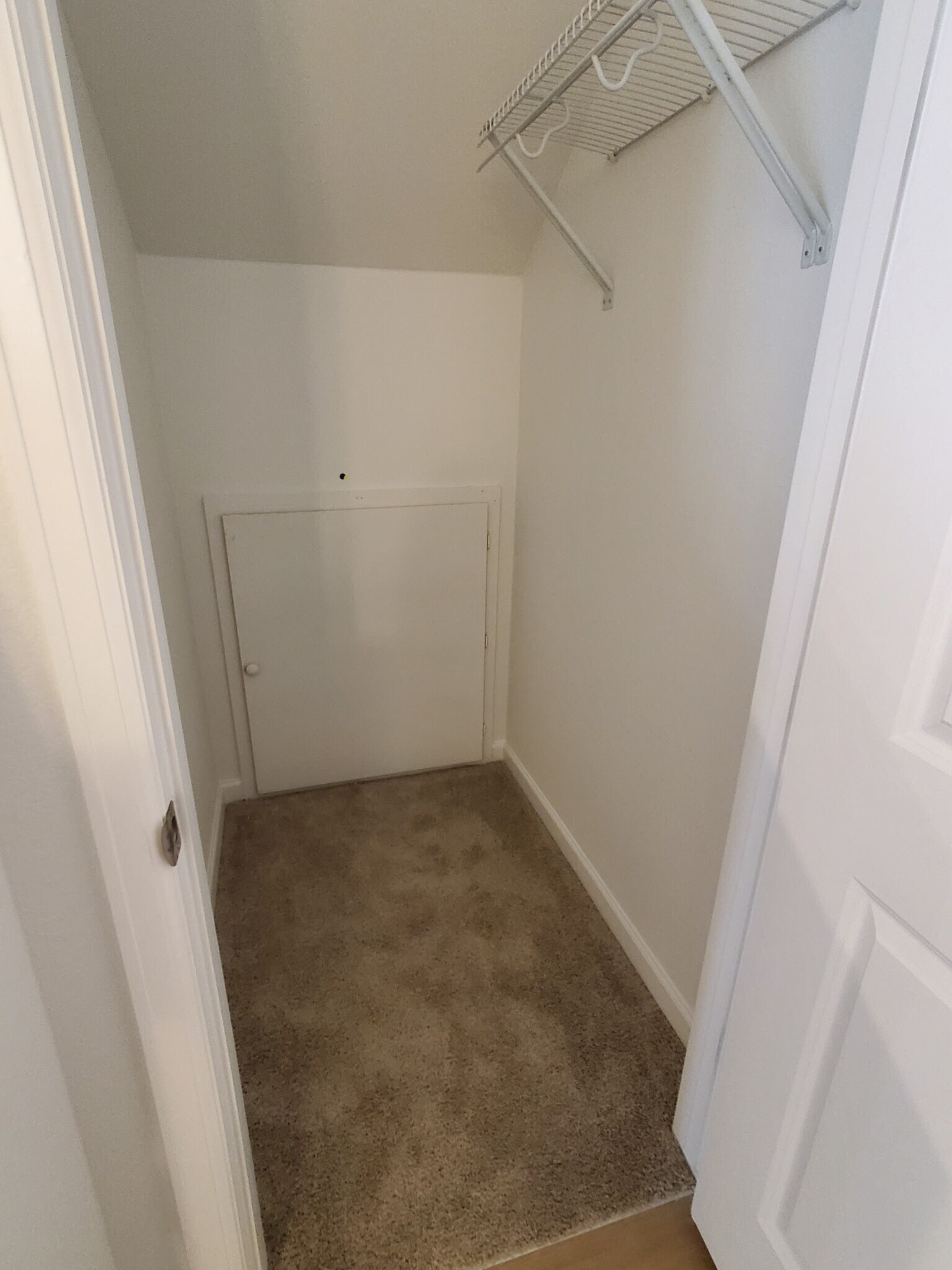 Building Photo - 2435 Vanhoutte Vw