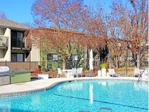 Building Photo - Riverside Villas