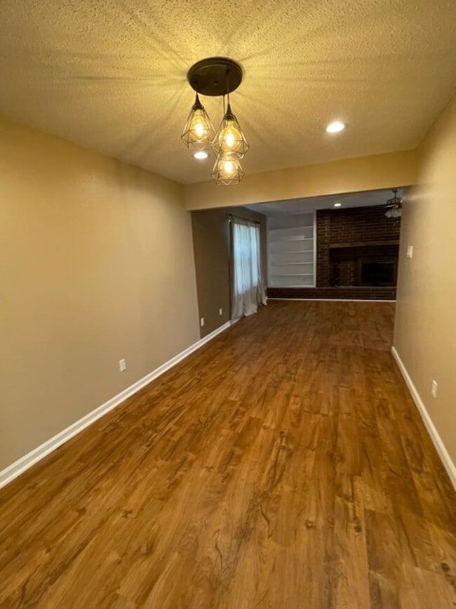 Building Photo - Cozy and Comfy 3 Bed! Mesa/Zia School Dist...