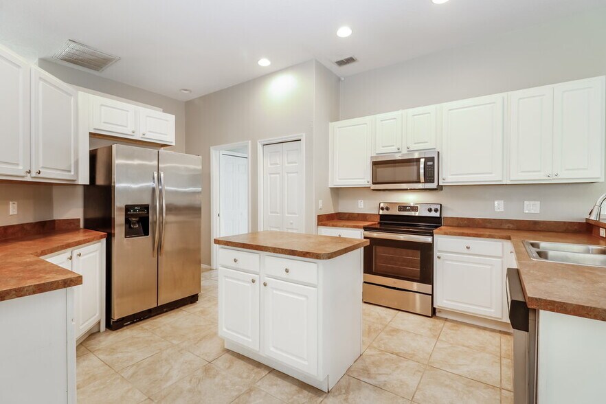 Building Photo - 1326 Kinsmere Dr