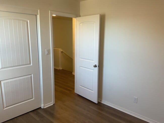 Building Photo - 904 Crown Ct NE