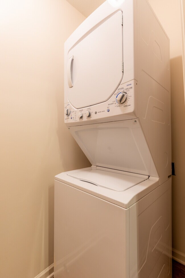 Waterford Place Apartments & Townhomes 1120011220 W 108th St