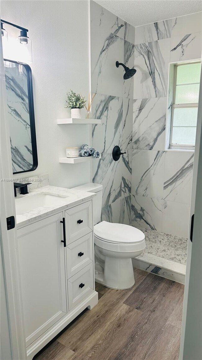 Building Photo - 117 Pine Crse