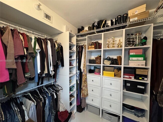 Building Photo - 19195 Mystic Pointe Dr