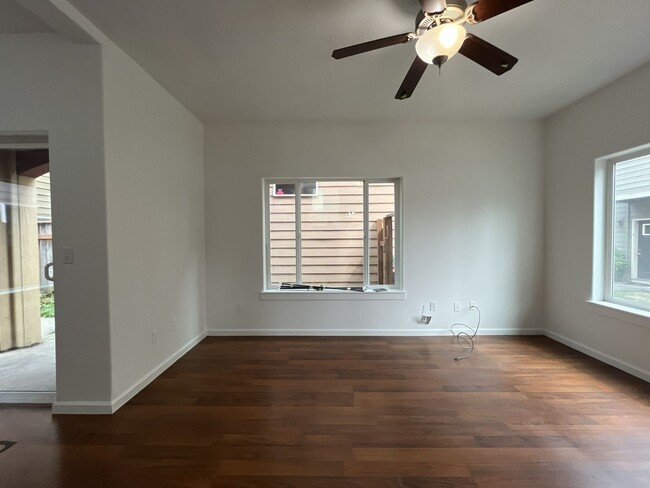 Building Photo - Bright End-Unit Townhouse with a Loft & Covered Patio