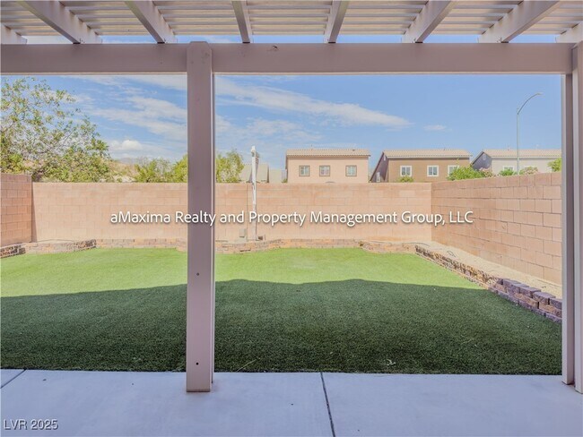 Building Photo - 3824 Hollycroft Dr