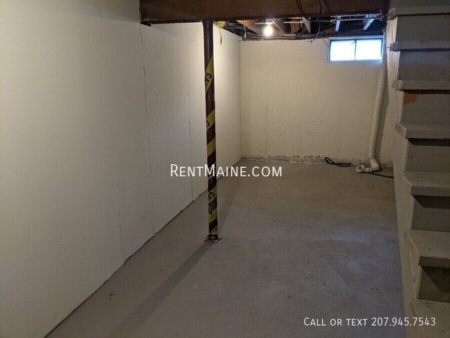 Building Photo - 13 Hemlock St