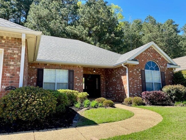 Building Photo - 627 Hampshire Dr