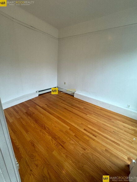 Building Photo - 587 Beacon St