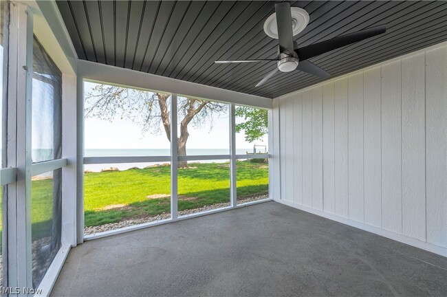 Building Photo - 3844 Edgewater Dr