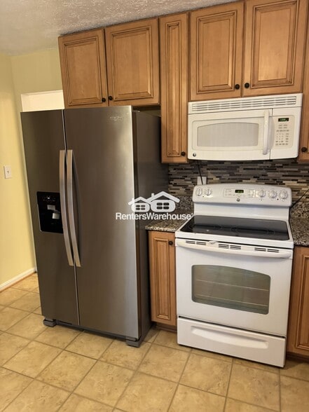 Building Photo - 7107 Avesbury Ln
