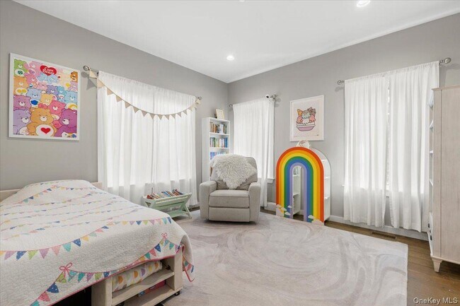 Building Photo - 73 Maple Ave