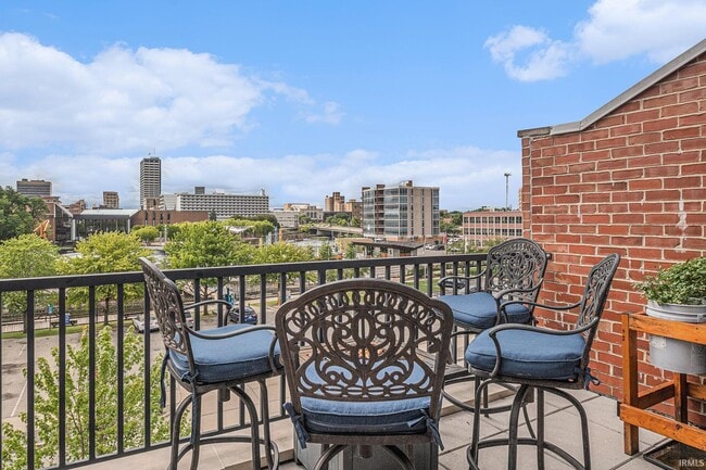 Building Photo - 112 S Niles Ave