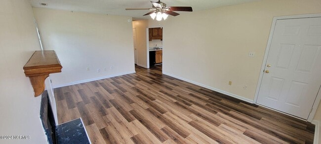 Building Photo - 1303 Navarro Loop