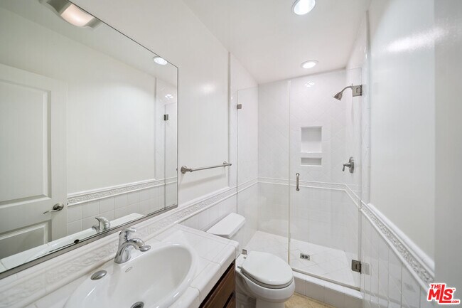 Building Photo - 133 N Swall Dr