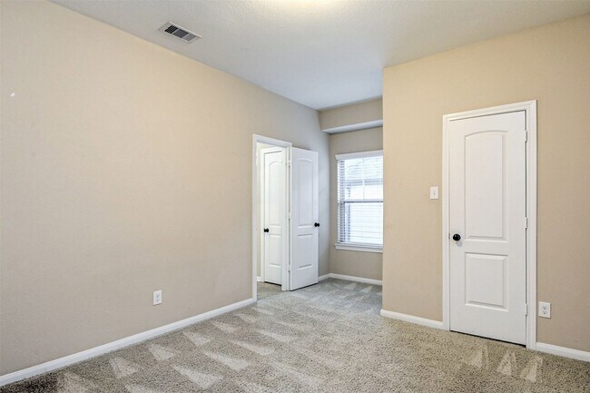 Building Photo - 19 Cheswood Manor Court