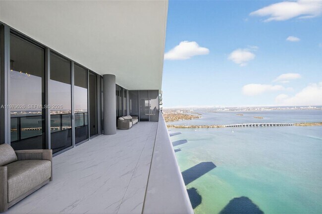 Building Photo - 700 NE 24th St